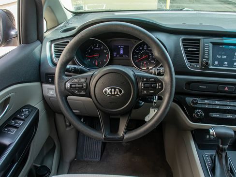 Used 2021 Kia Sedona LX FWD image 18