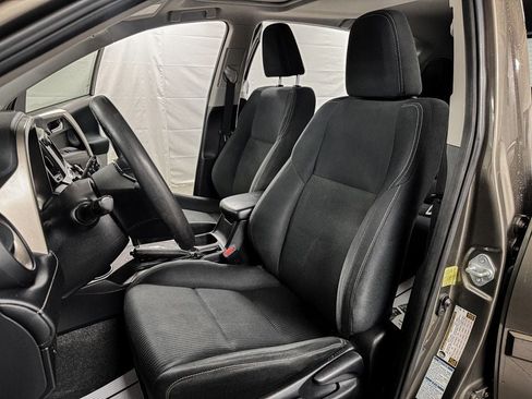 Used 2015 Toyota RAV4 XLE AWD/4WD image 9