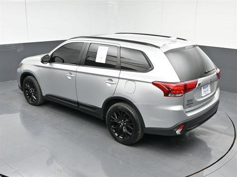 Used 2018 Mitsubishi Outlander SEL AWD/4WD image 28