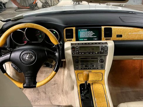 Used 2005 Lexus SC 430 Convertible image 17