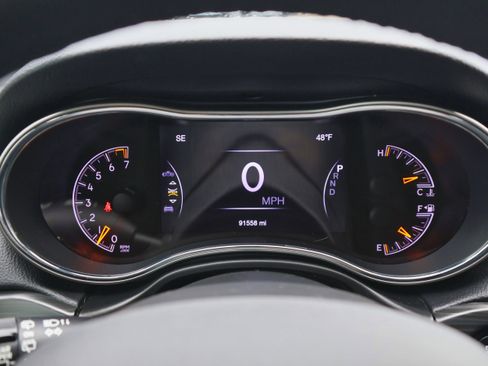 Used 2019 Jeep Grand Cherokee Altitude image 24