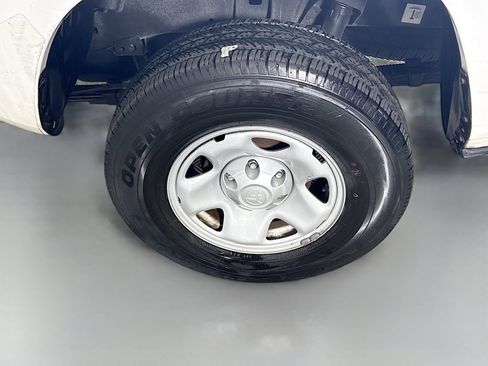 Used 2018 Toyota Tacoma SR w/ SR Convenience Package image 34