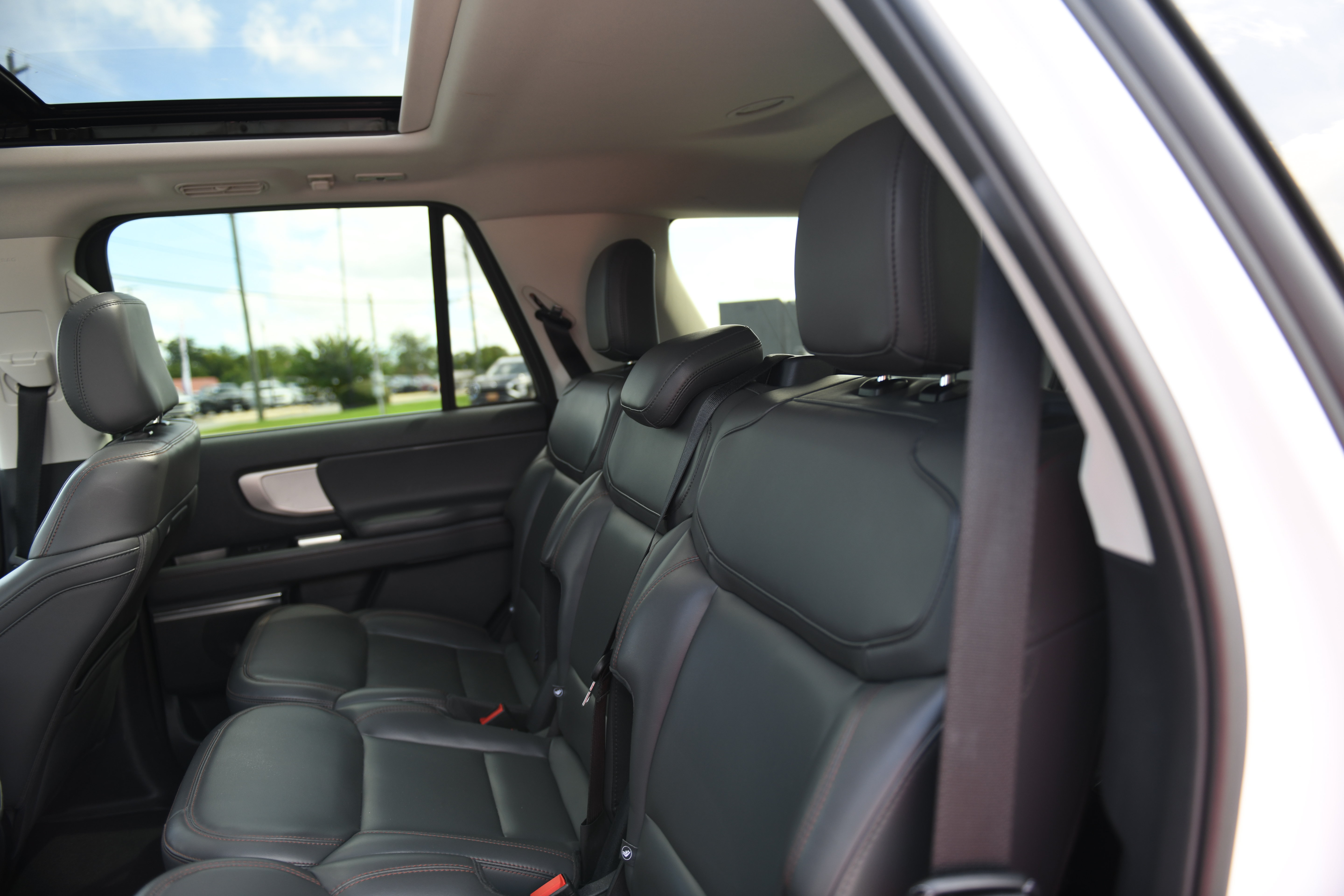 Used 2025 Ford Expedition Active AWD/4WD image 18