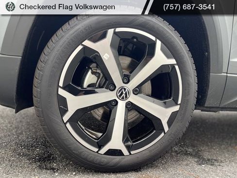 New 2025 Volkswagen Taos SEL image 14