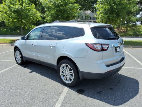 Used 2015 Chevrolet Traverse LT w/ Style and Technology Package FWD image 7
