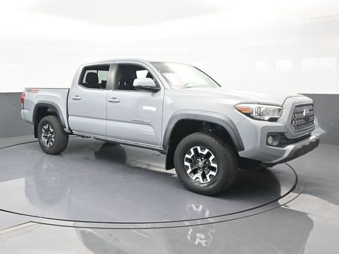 Used 2019 Toyota Tacoma TRD Off-Road image 8