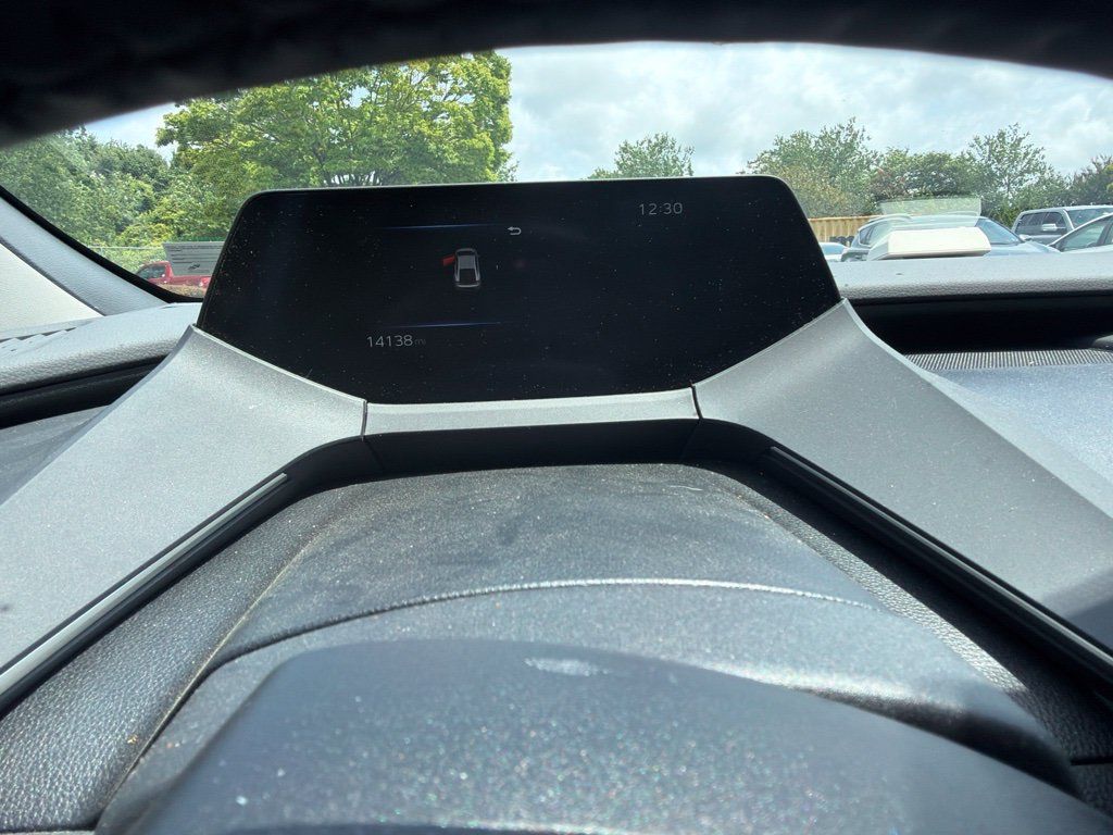Used 2024 Toyota Prius XLE AWD/4WD image 4