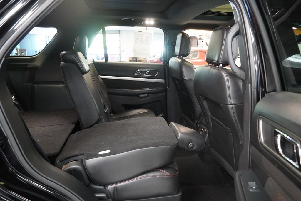 Used 2018 Ford Explorer XLT w/ Equipment Group 202A FWD image 32