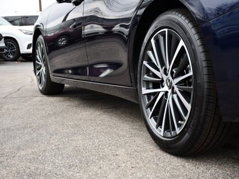 Certified 2025 Lexus ES 300h w/ Premium Package image 10