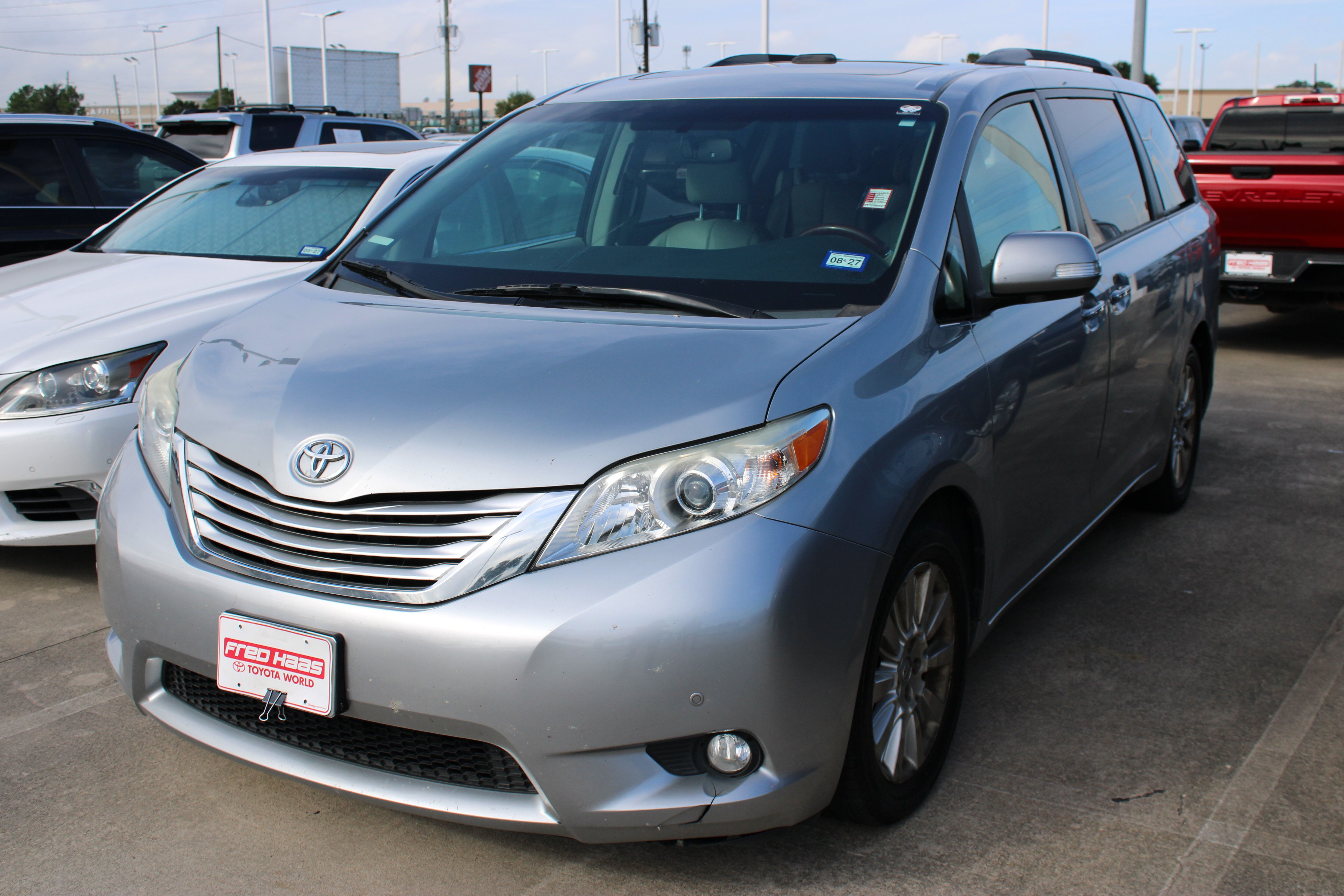 Used 2014 Toyota Sienna Limited w/ Limited Premium Package AWD/4WD image 6