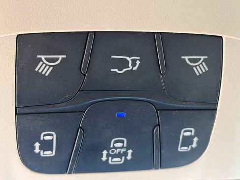 Used 2023 Chrysler Pacifica Touring-L FWD image 31
