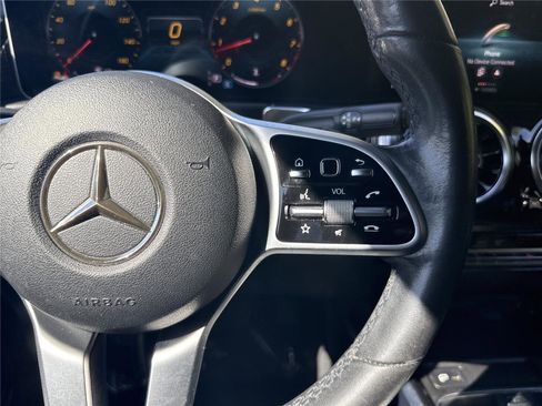 Used 2020 Mercedes-Benz GLB 250 GLB 250 image 14