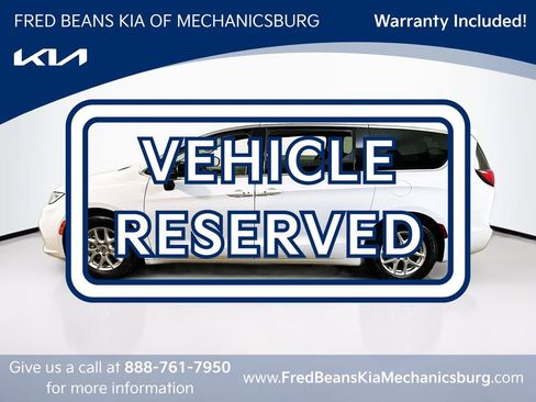 Used 2024 Chrysler Pacifica Touring-L FWD image 4