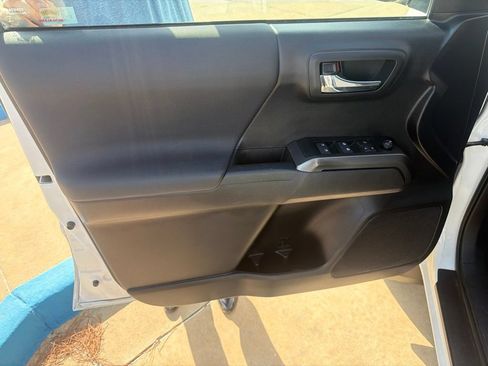 Used 2020 Toyota Tacoma TRD Sport w/ Technology Package AWD/4WD image 16