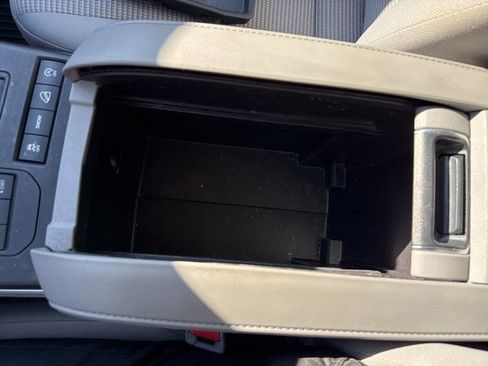 Used 2022 Toyota Highlander LE image 19