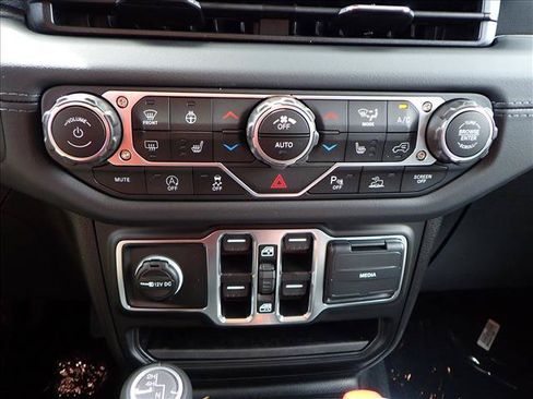 New 2025 Jeep Wrangler Unlimited Sahara AWD/4WD image 19