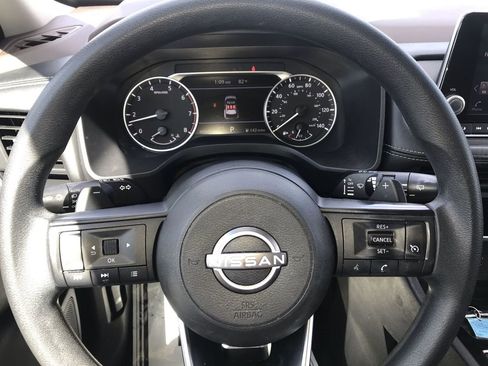 Used 2023 Nissan Rogue S image 14