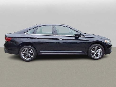 Used 2023 Volkswagen Jetta SE w/ Panoramic Sunroof Package FWD image 32