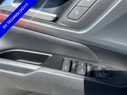 Used 2024 Chevrolet Equinox EV RS FWD image 14