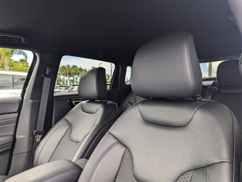 New 2026 Jeep Compass Latitude image 11