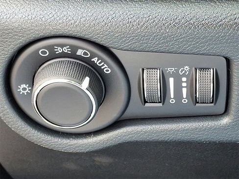 New 2026 Chrysler Voyager LX image 17