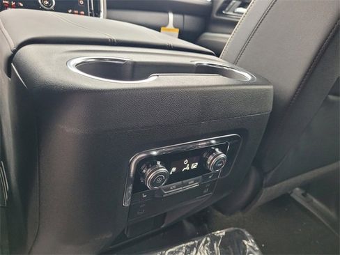 New 2026 GMC Yukon Elevation image 8