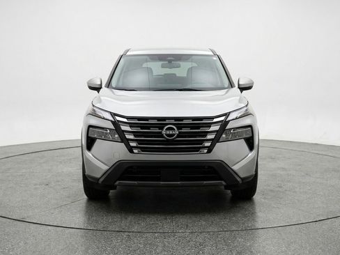 Used 2025 Nissan Rogue SV FWD image 2