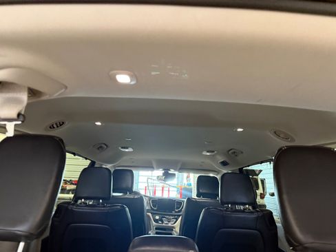 Certified 2023 Chrysler Pacifica Touring-L FWD image 21