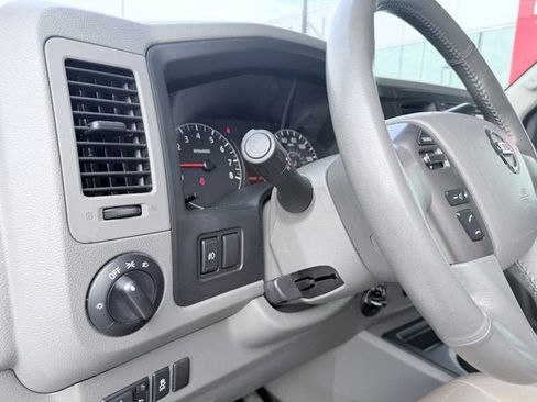 Used 2017 Nissan NV 3500 SL image 18