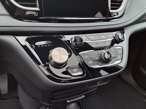 New 2026 Chrysler Pacifica Select FWD image 24