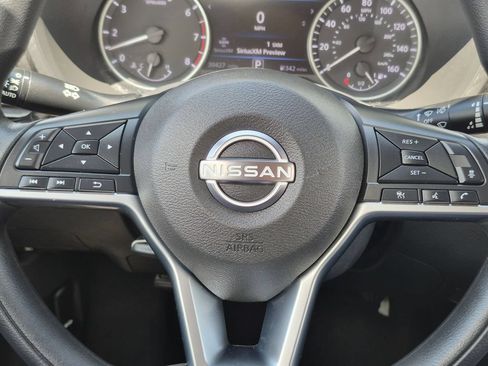 Used 2025 Nissan Sentra SV FWD image 17