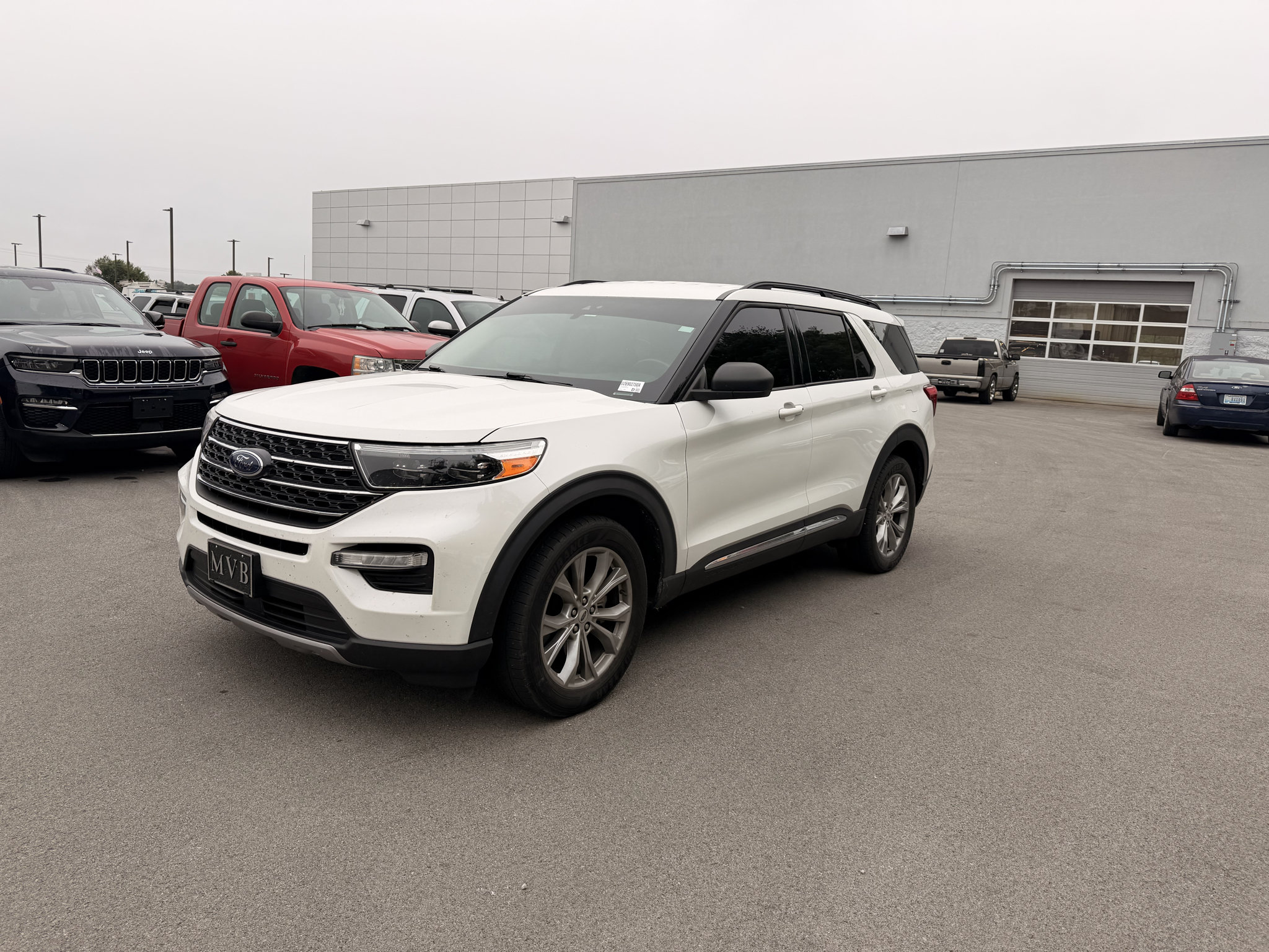 Used 2020 Ford Explorer XLT w/ Equipment Group 202A AWD/4WD image 1