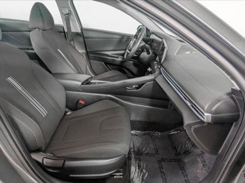 Used 2025 Hyundai Elantra SEL image 24