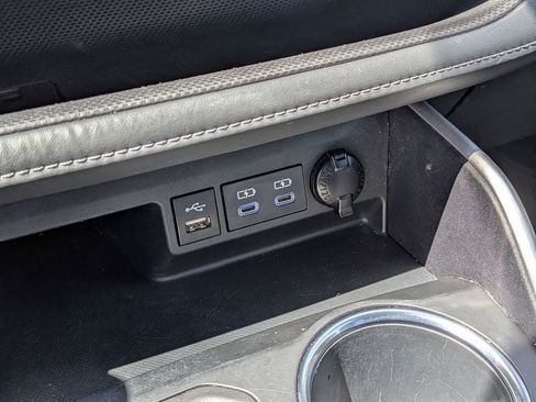 Used 2022 Toyota Highlander L FWD image 32