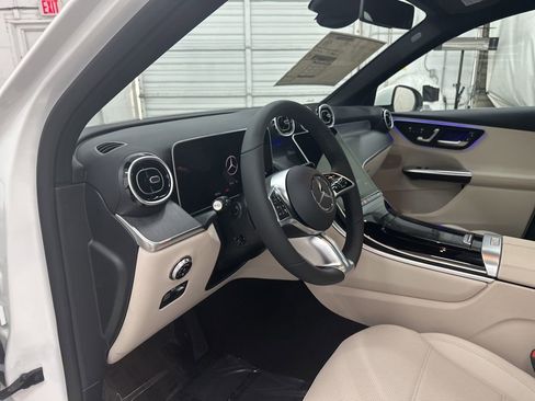 Used 2026 Mercedes-Benz GLC 300 image 9