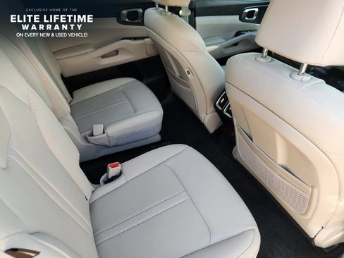 Certified 2025 Kia Sorento EX w/ Panoramic Sunroof Package FWD image 25