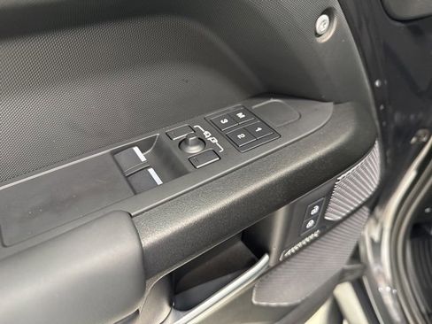 Used 2024 Land Rover Defender 90 V8 image 23