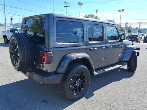 Used 2025 Jeep Wrangler Unlimited Sahara AWD/4WD image 4