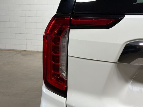 Used 2021 GMC Yukon SLT AWD/4WD image 11
