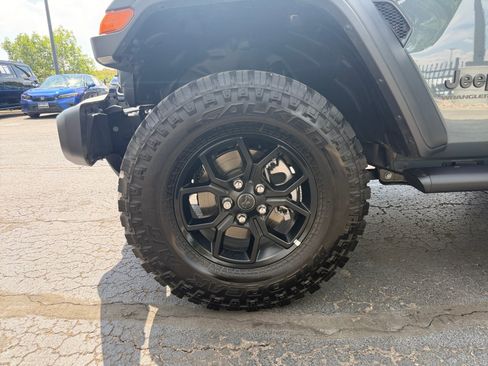 Used 2025 Jeep Wrangler Sport AWD/4WD image 26