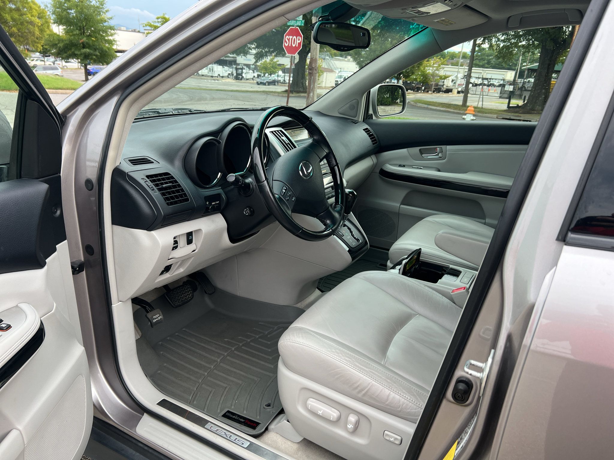 Used 2005 Lexus RX 330 FWD image 12
