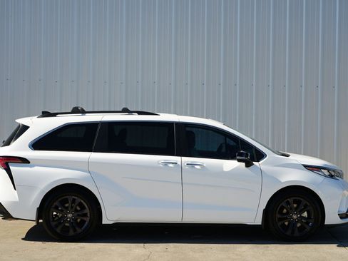 Used 2024 Toyota Sienna XSE w/ XSE Premium Package image 56