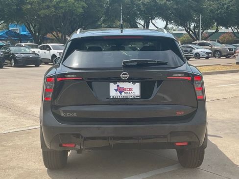 Used 2026 Nissan Kicks SR FWD image 5