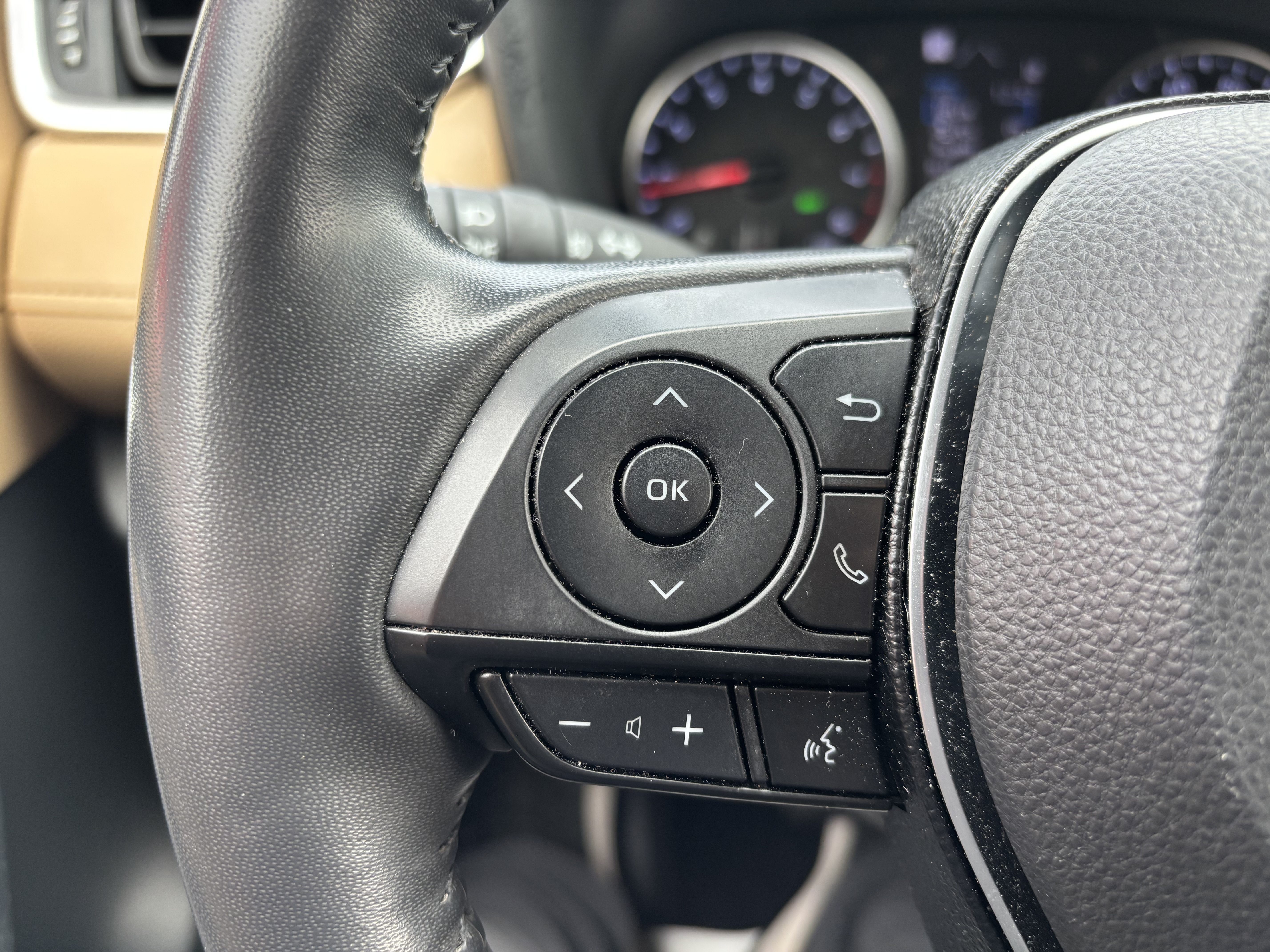 Used 2020 Toyota RAV4 XLE Premium AWD/4WD image 19