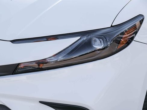 Used 2025 Toyota Camry SE FWD image 12