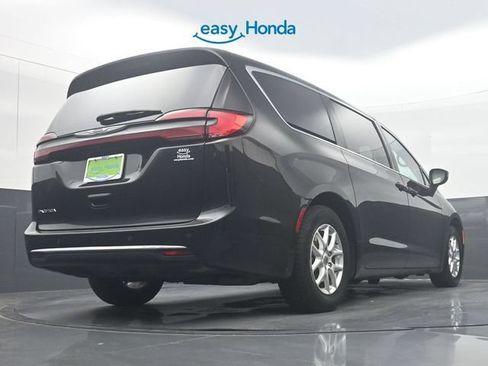 Used 2023 Chrysler Pacifica Touring-L FWD image 33