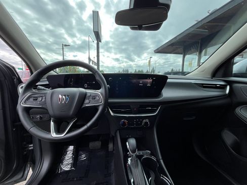 Used 2025 Buick Encore GX Preferred AWD/4WD image 34