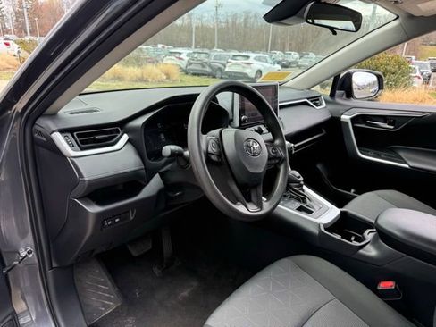 Used 2025 Toyota RAV4 XLE image 23