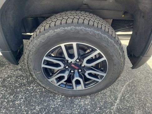 New 2026 GMC Sierra 1500 AT4 w/ AT4 Premium Package AWD/4WD image 8