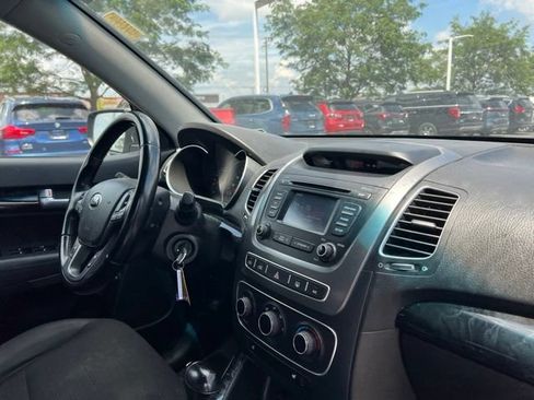 Used 2014 Kia Sorento LX FWD image 35
